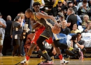 开云下载-尼克斯鏖战天津队，浓眉哥高光表现