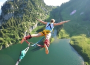 开云体育app-紫金王朝再显威，湖人制霸独行侠，利拉德关键一击定乾坤