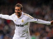 开云足球直播-银箭与火焰，诺里斯点燃赛场，阿斯顿马丁惊天逆转雷诺传奇