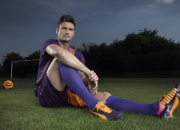 开云体育下载-赛道上的心跳时刻，维斯塔潘关键制胜，红牛车队险胜哈斯车队