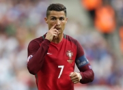 开云平台-库里统治全场，篮网绝杀马刺，当个人英雄主义遇上团队奇迹