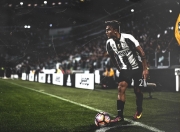 开云体育登录-赛道上的命运逆转，佩雷兹关键制胜，阿斯顿马丁力压迈凯伦