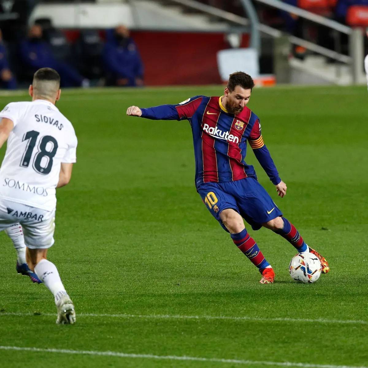 足球赛场上的惊艳瞬间值得回味 足球赛场上的惊艳瞬间值得回味