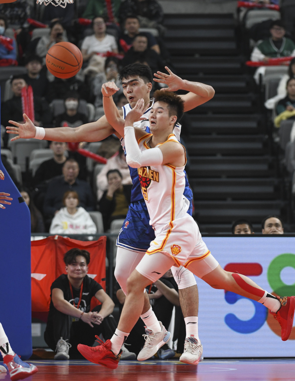 马刺完胜中国男篮,布克一己之力扛起全队的简单介绍 马刺完胜中国男篮,布克一己之力扛起全队的简单介绍