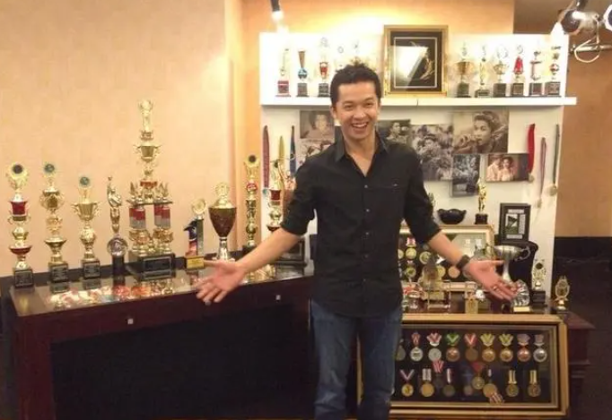 包含印尼羽毛球队翻盘丹麦羽毛球队，陶菲克惊艳世界的词条