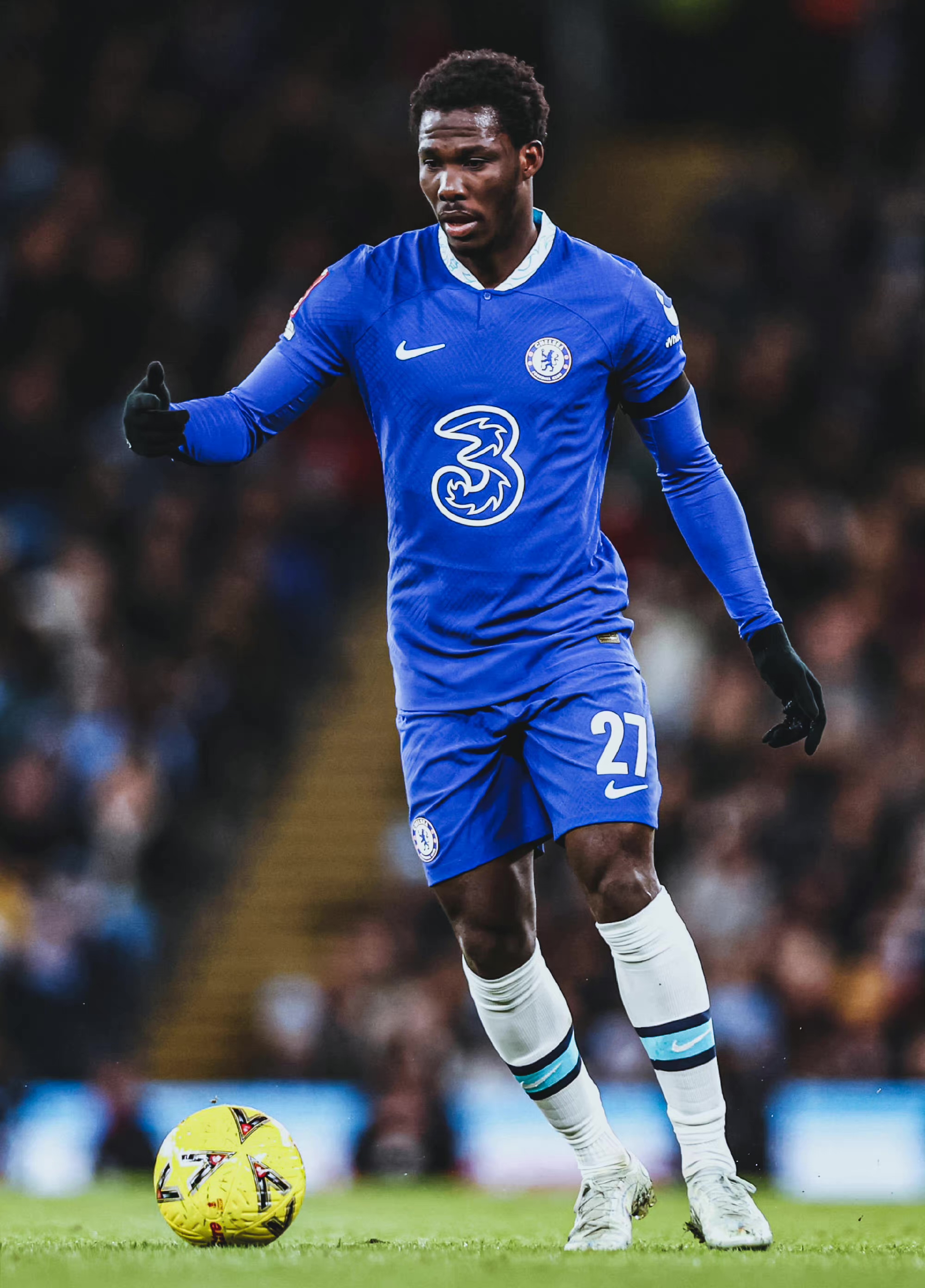 维罗纳球员合力突破困境，实现惊艳逆袭