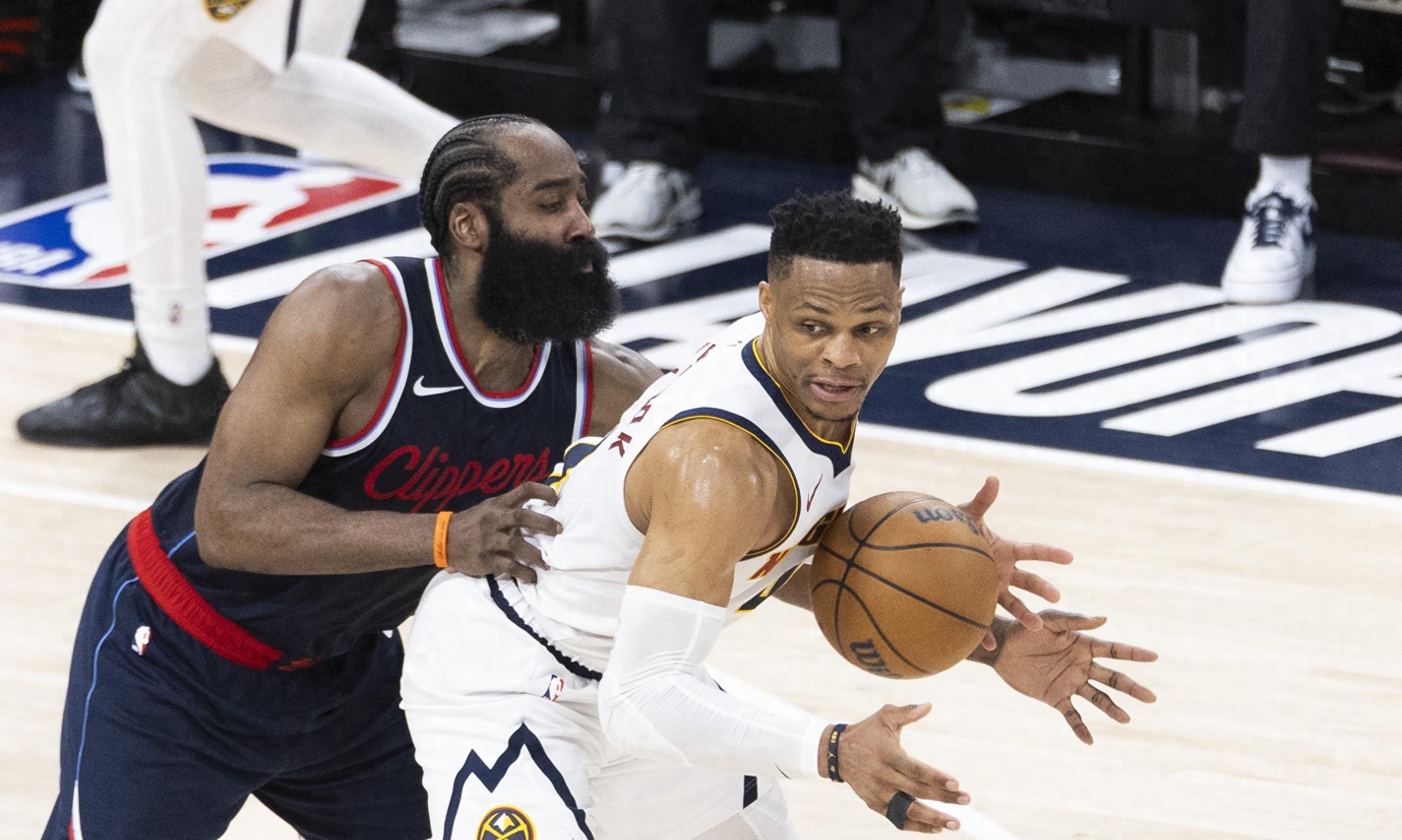 关于快船防守核心再添伤患，季后赛前景堪忧的信息