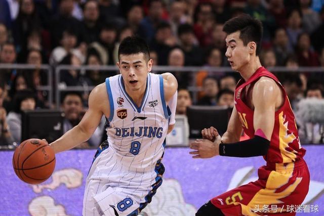 包含中场大腿复出恢复正赛,球队士气高涨的词条 包含中场大腿复出恢复正赛,球队士气高涨的词条