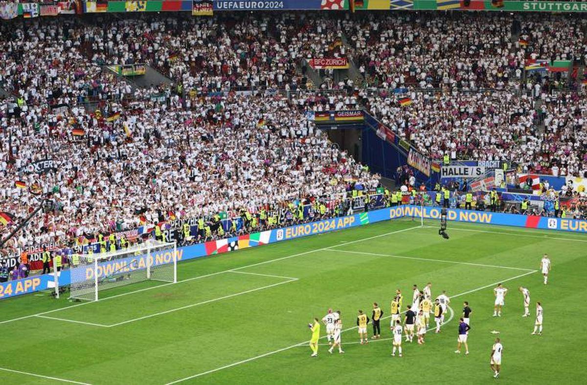 精彩足球赛事中的不可思议一幕,让人触目惊心 精彩足球赛事中的不可思议一幕,让人触目惊心