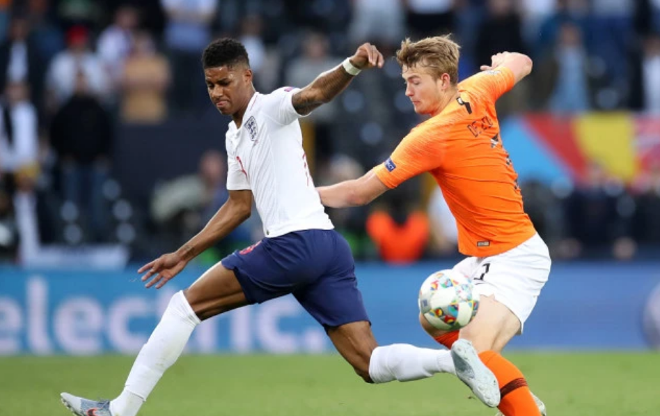 包含拉齐奥惊险逃平,前锋头槌扳平一线城市的词条 包含拉齐奥惊险逃平,前锋头槌扳平一线城市的词条