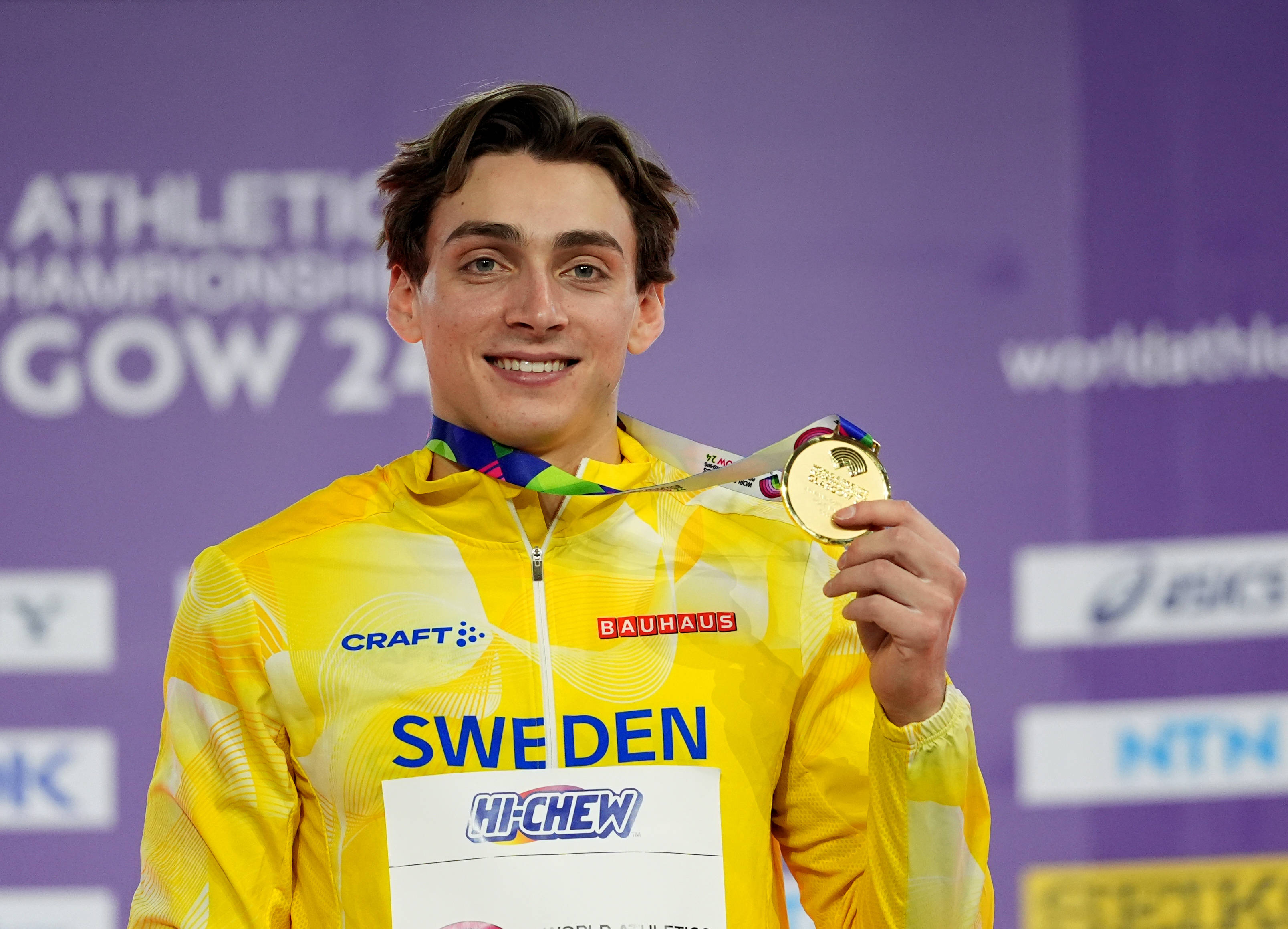 关于查尔顿逆袭获胜，客场三球完胜取得惊险胜利的信息