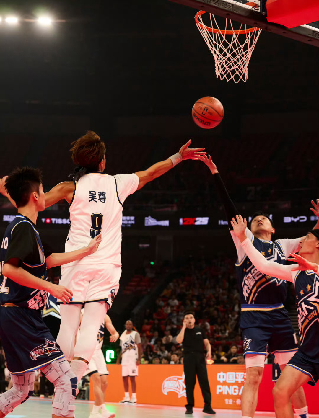 新赛季篮球联赛开启，球迷热情高涨