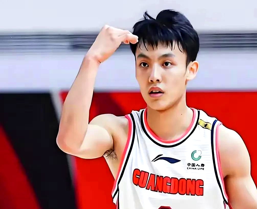 包含勇士鏖战四川队，高诗岩惊艳四座的词条