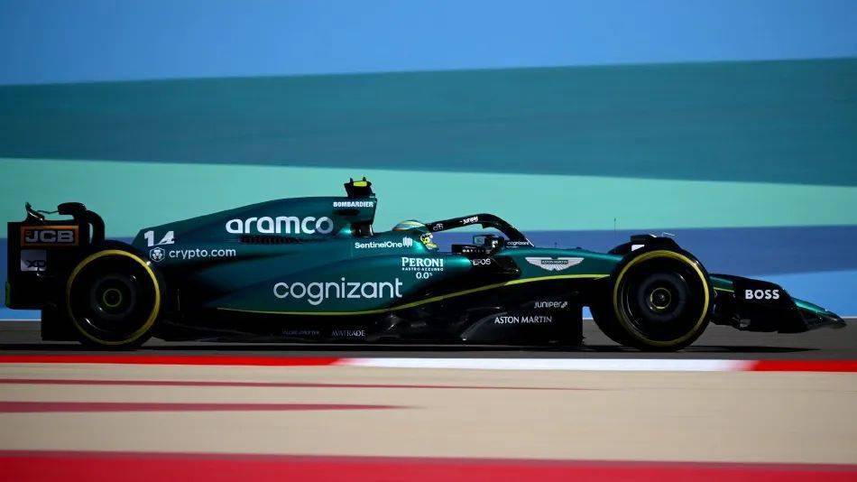 关于阿斯顿马丁逆转雷诺车队,皮亚斯特里扛起全队的信息 关于阿斯顿马丁逆转雷诺车队,皮亚斯特里扛起全队的信息