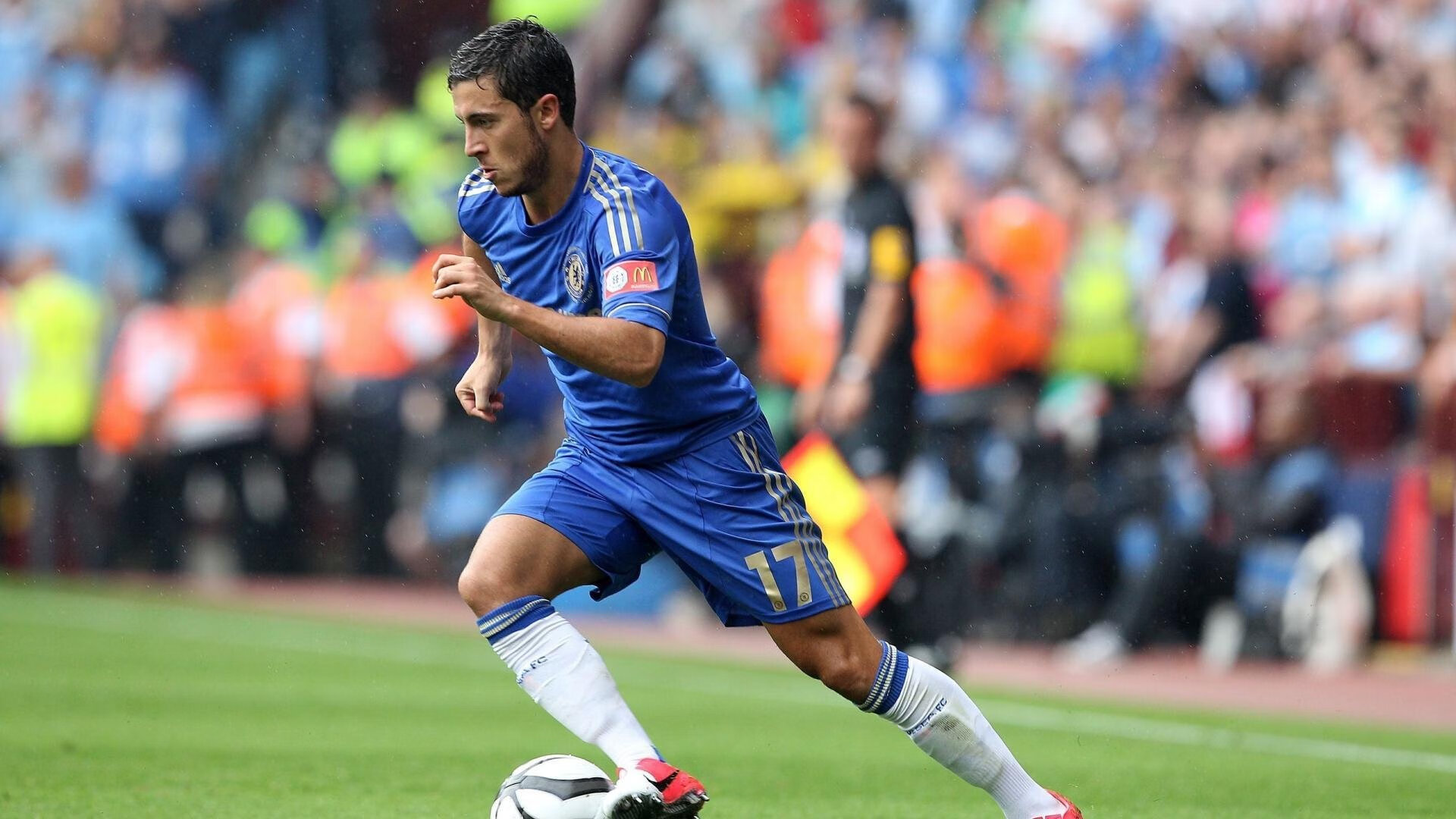 街道上的极速与绿茵场的终结，F1焦点战与拜仁的提前加冕