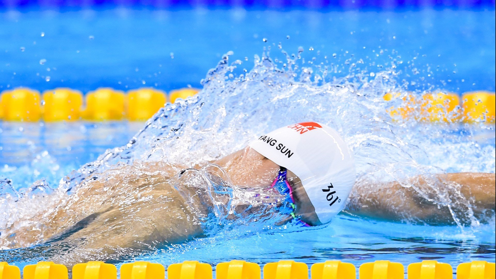 库里统治全场，篮网绝杀马刺，当个人英雄主义遇上团队奇迹